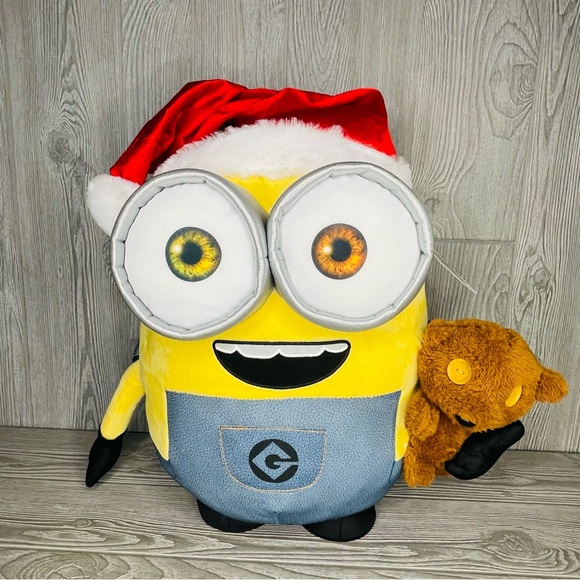 Despicable Me minion with wreath 18 in. Christmas door greeter bob decoration - Picture 1 of 7